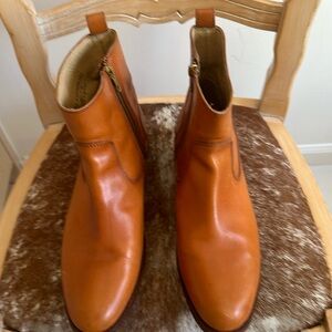 FRYE LOW LEATHER BOOTS